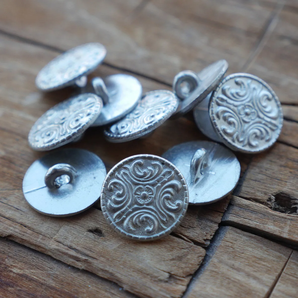 3/4" Four Flourish Button