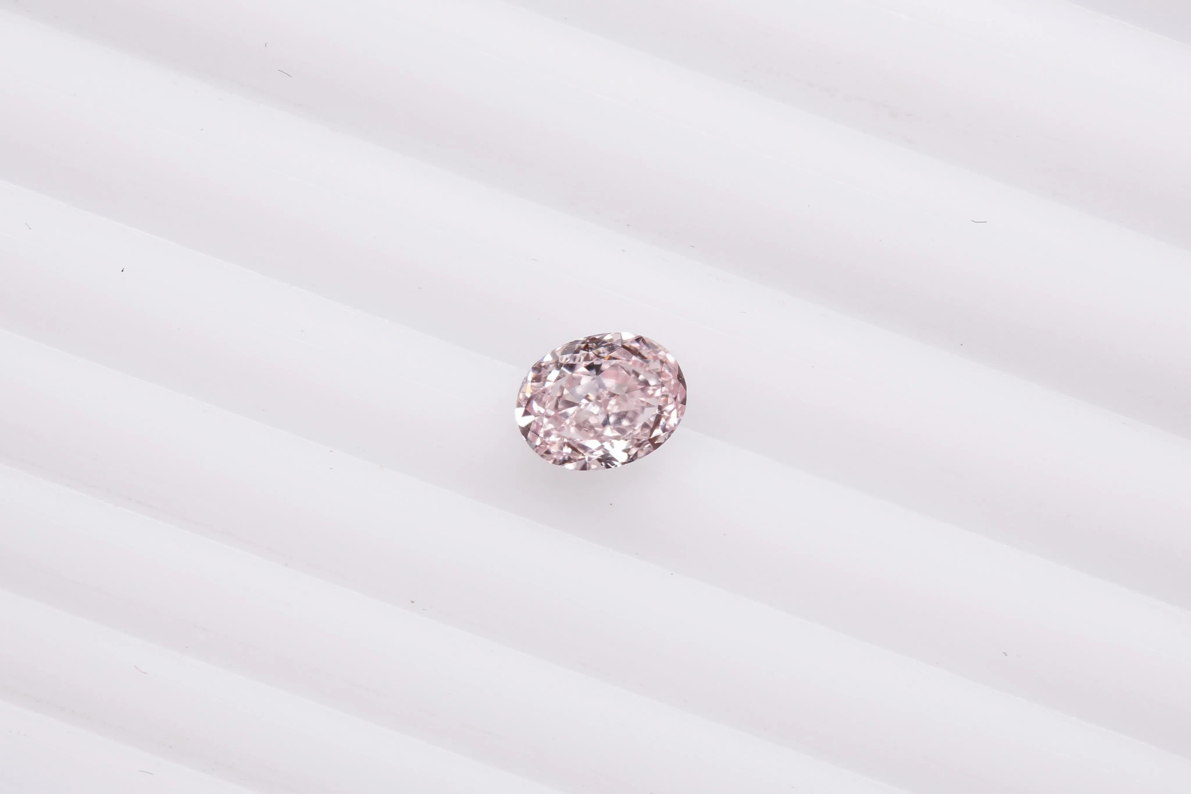 Fancy Intense Purplish Pink Diamond VS2 OVAL 0.31ct