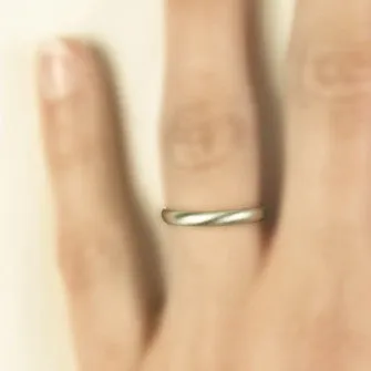 <!--RG540-->sleek small half-round band