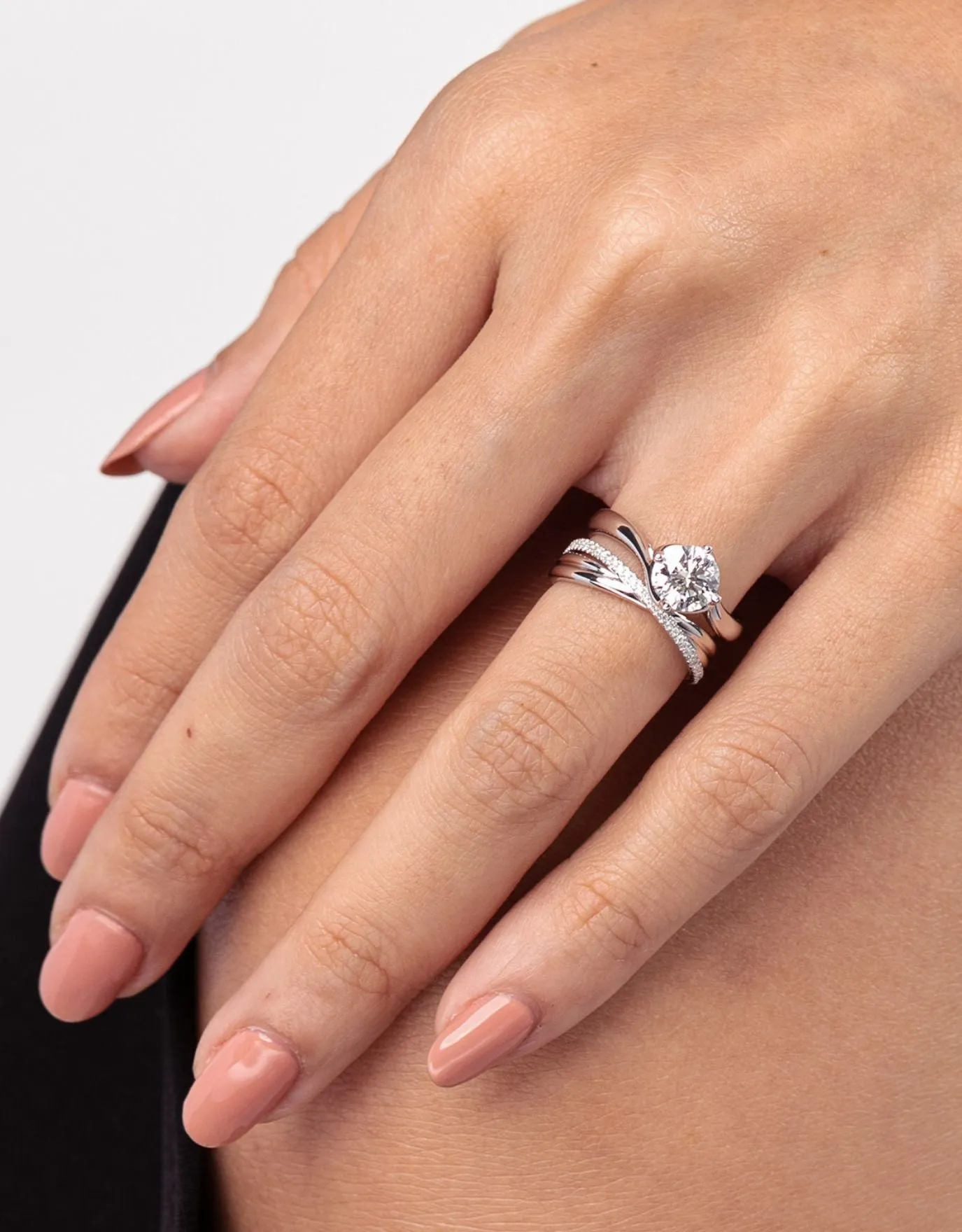 LVC Desirio Cross Wedding Band with Brilliant Diamonds on White or Rose Gold Band