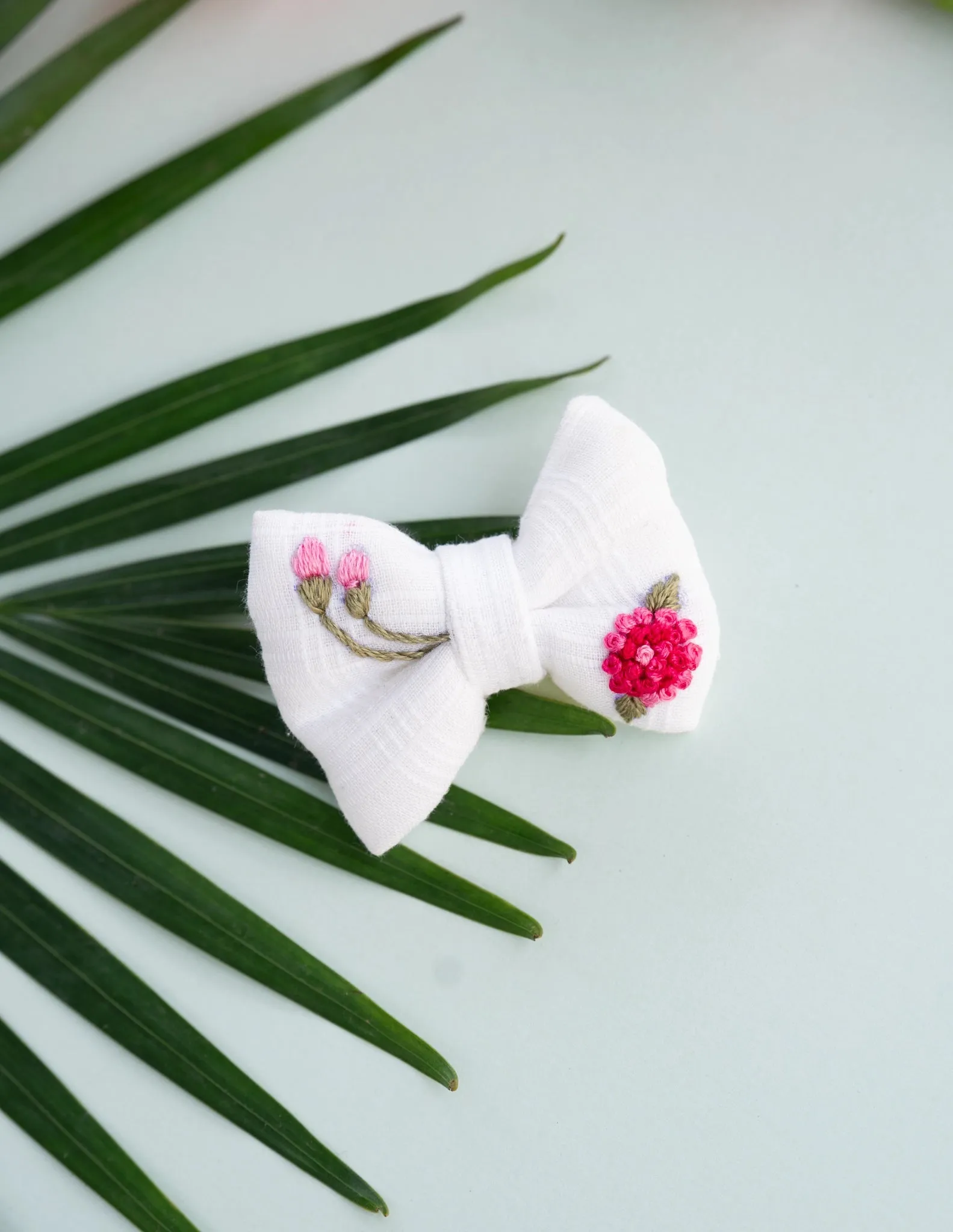 Newborn Mini Bow White | Hand Embroidered