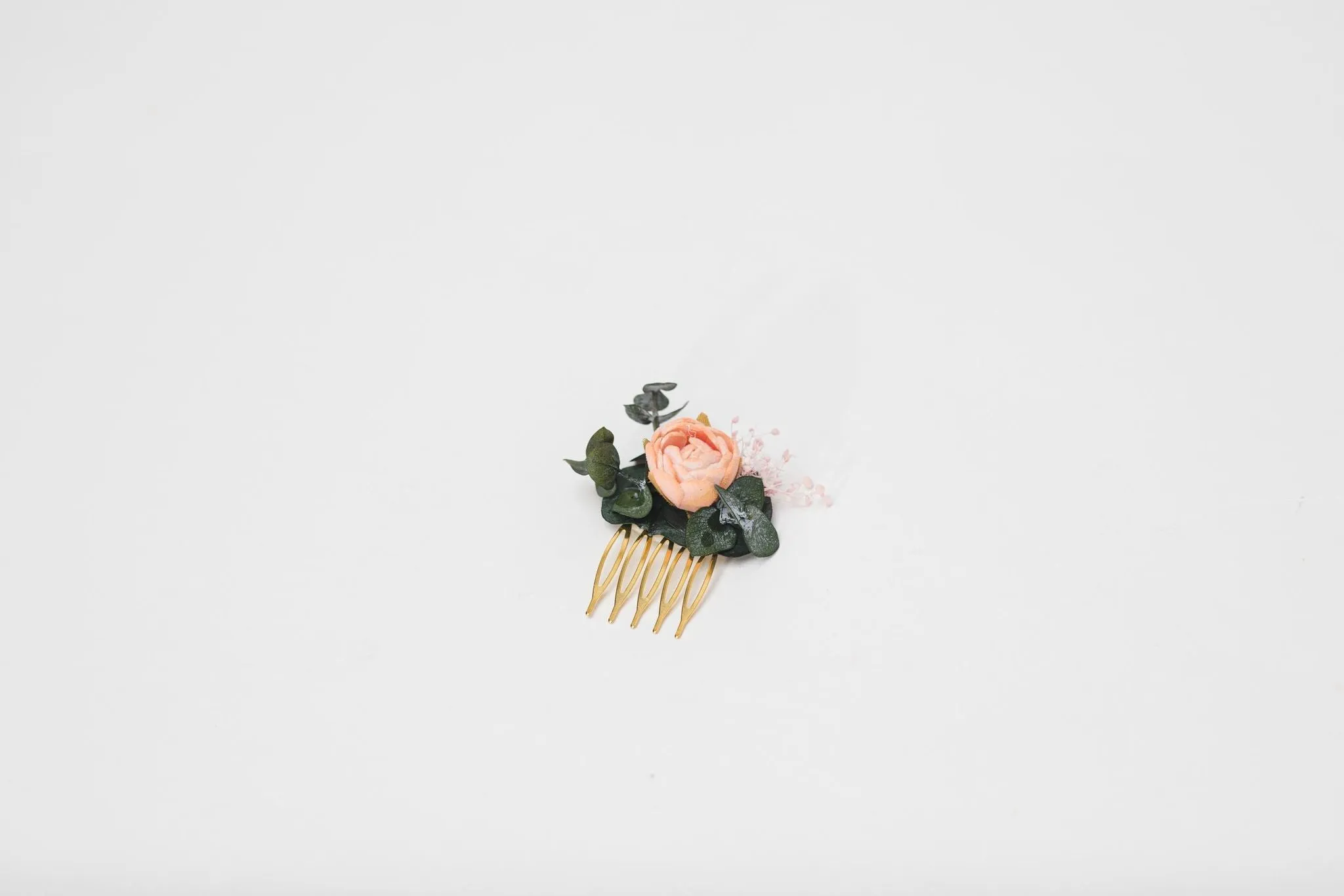Peach and green mini flower comb Peach wedding Flower hair comb for bride Bridesmaid gift Apricot wedding 2021 Magaela Small bridesmaid comb