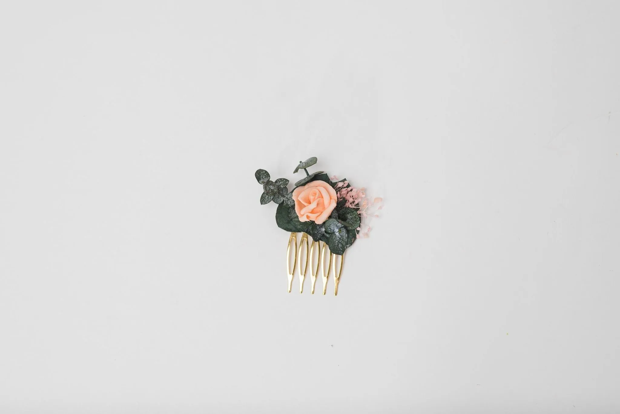Peach and green mini flower comb Peach wedding Flower hair comb for bride Bridesmaid gift Apricot wedding 2021 Magaela Small bridesmaid comb