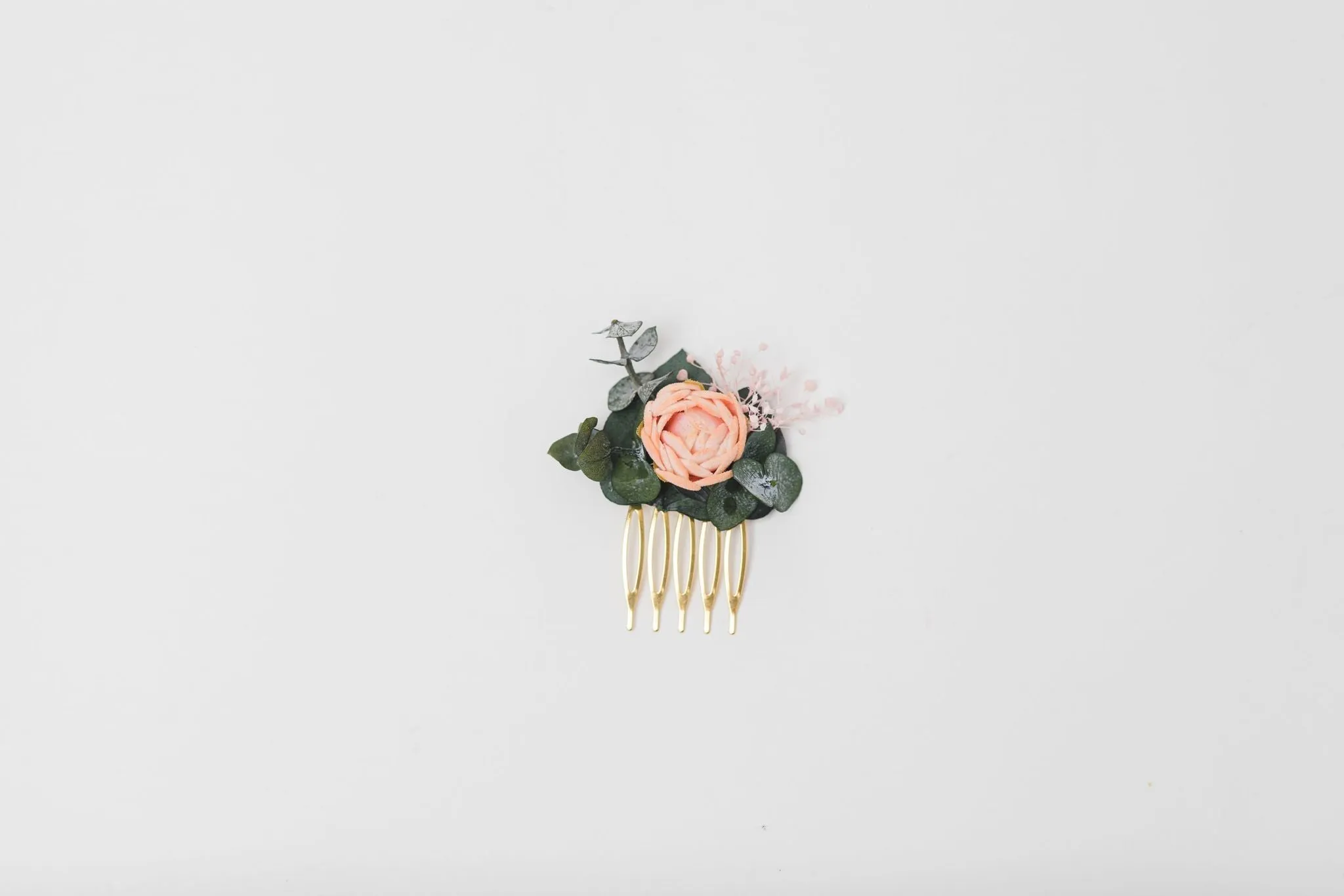 Peach and green mini flower comb Peach wedding Flower hair comb for bride Bridesmaid gift Apricot wedding 2021 Magaela Small bridesmaid comb