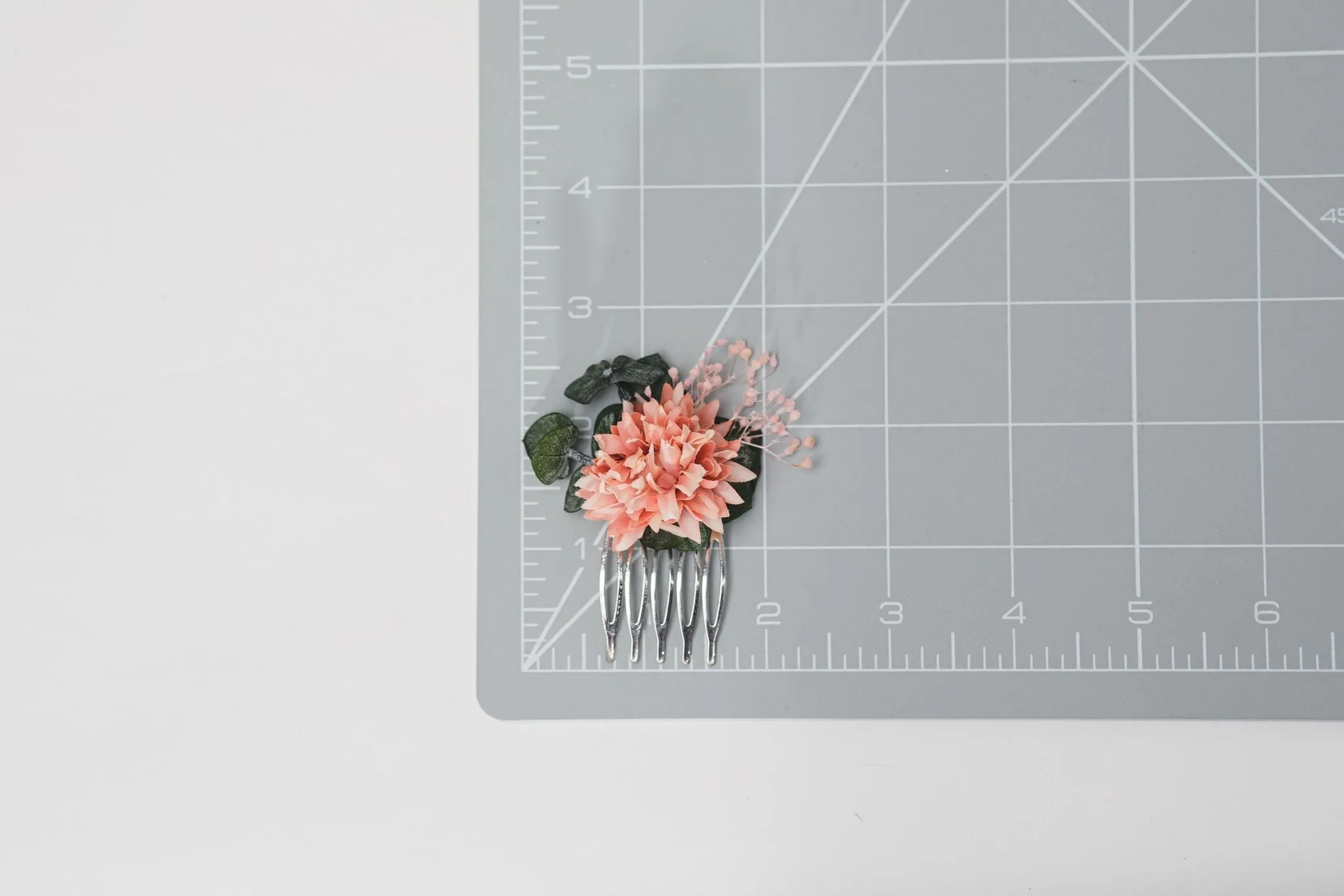Peach and green mini flower comb Peach wedding Flower hair comb for bride Bridesmaid gift Apricot wedding 2021 Magaela Small bridesmaid comb