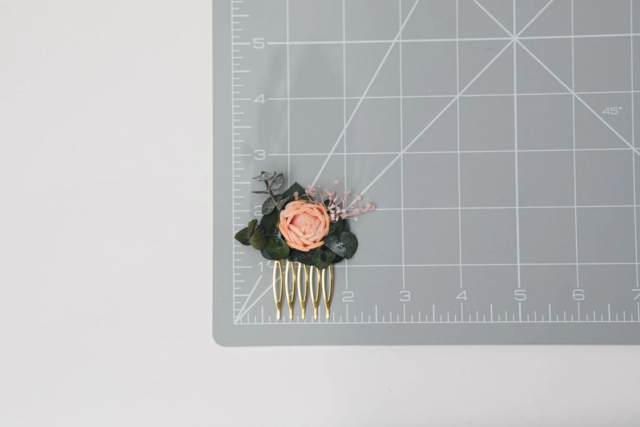 Peach and green mini flower comb Peach wedding Flower hair comb for bride Bridesmaid gift Apricot wedding 2021 Magaela Small bridesmaid comb