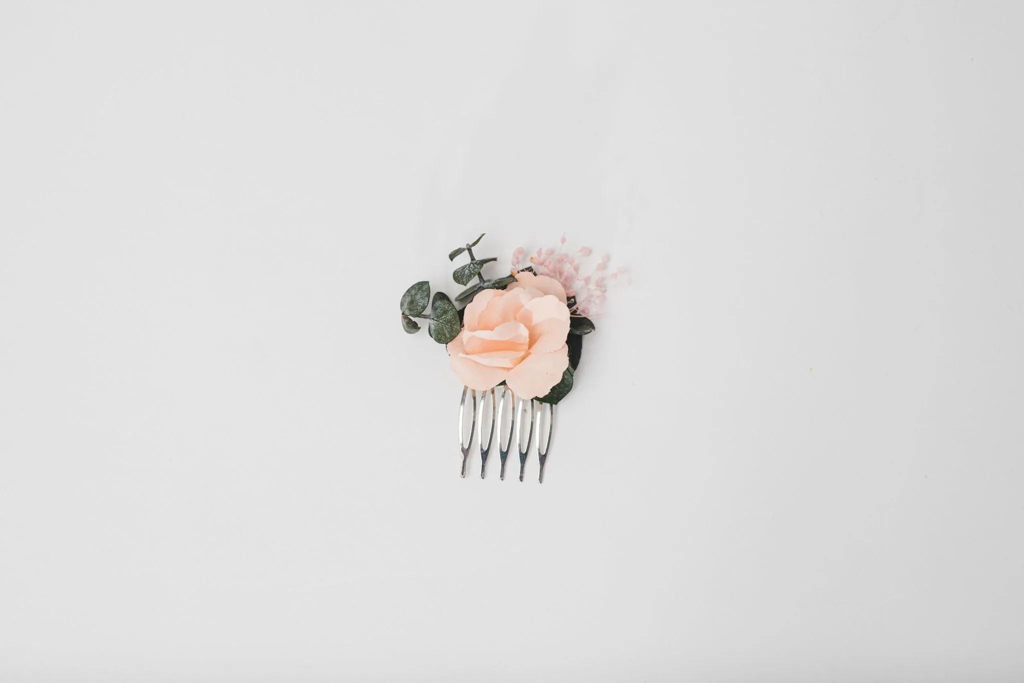 Peach and green mini flower comb Peach wedding Flower hair comb for bride Bridesmaid gift Apricot wedding 2021 Magaela Small bridesmaid comb