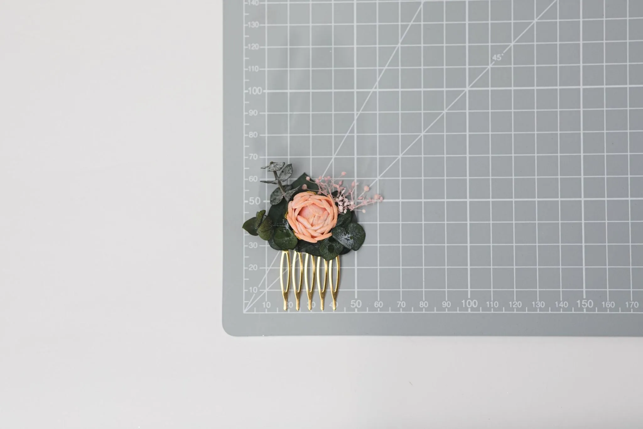 Peach and green mini flower comb Peach wedding Flower hair comb for bride Bridesmaid gift Apricot wedding 2021 Magaela Small bridesmaid comb