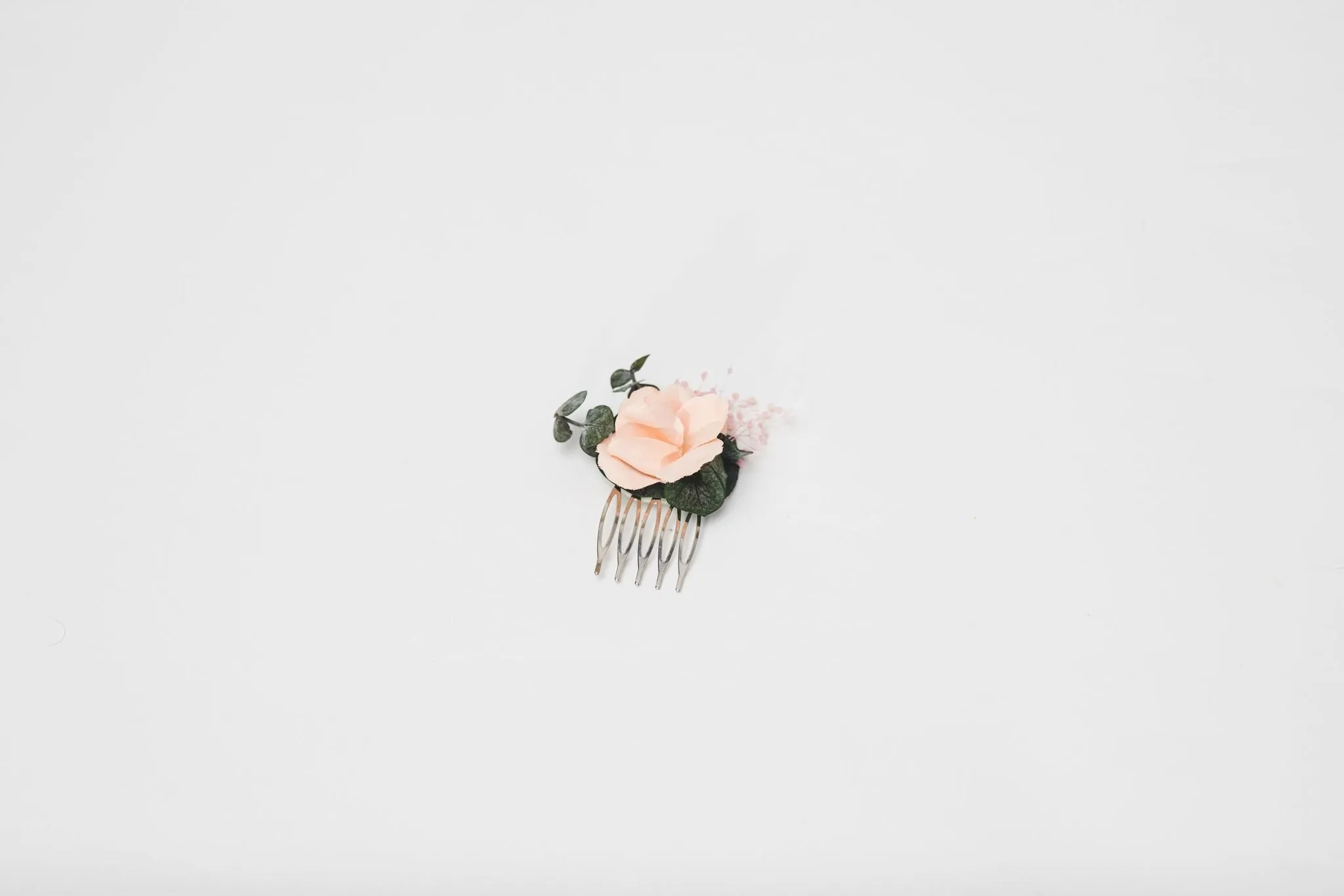 Peach and green mini flower comb Peach wedding Flower hair comb for bride Bridesmaid gift Apricot wedding 2021 Magaela Small bridesmaid comb