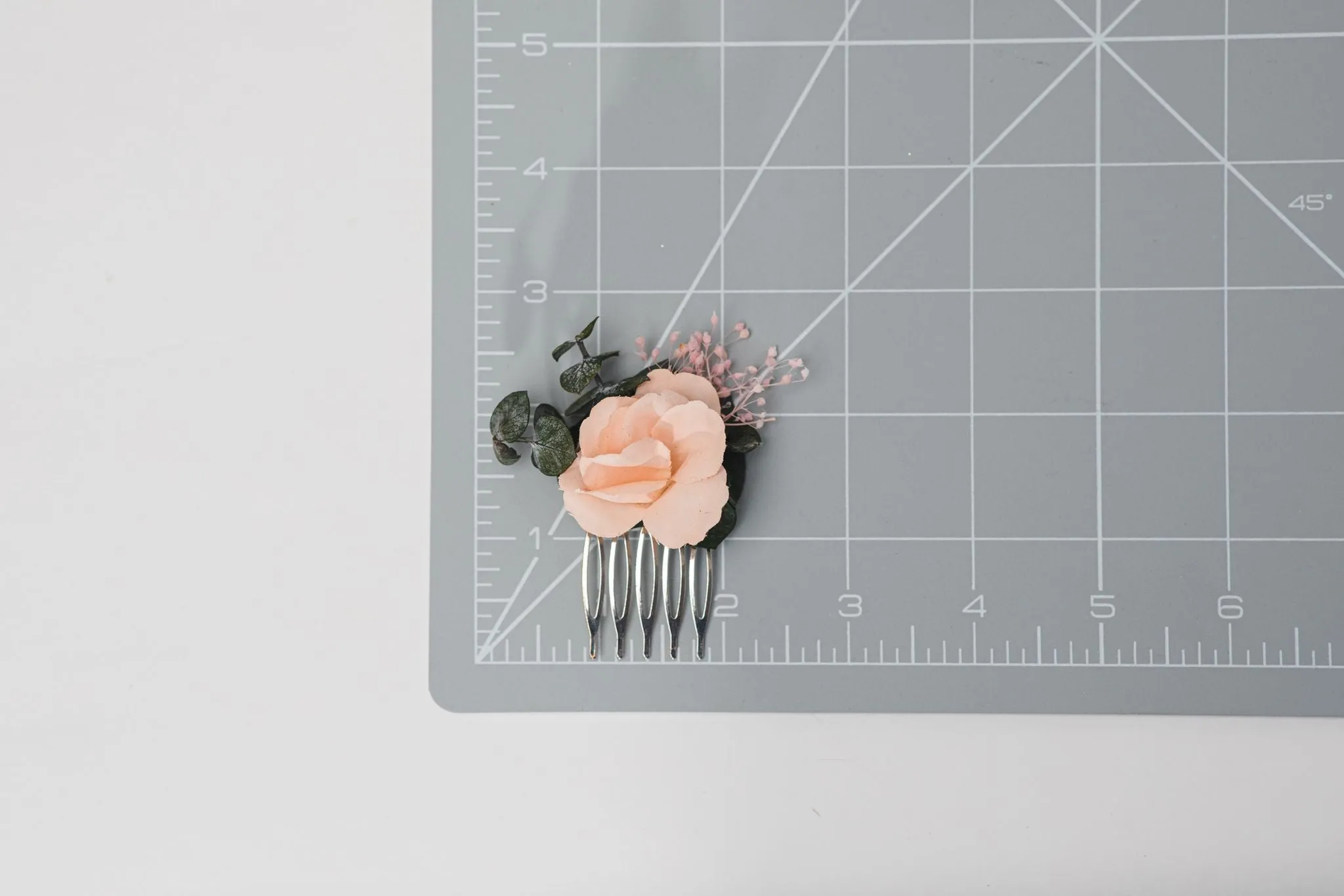 Peach and green mini flower comb Peach wedding Flower hair comb for bride Bridesmaid gift Apricot wedding 2021 Magaela Small bridesmaid comb