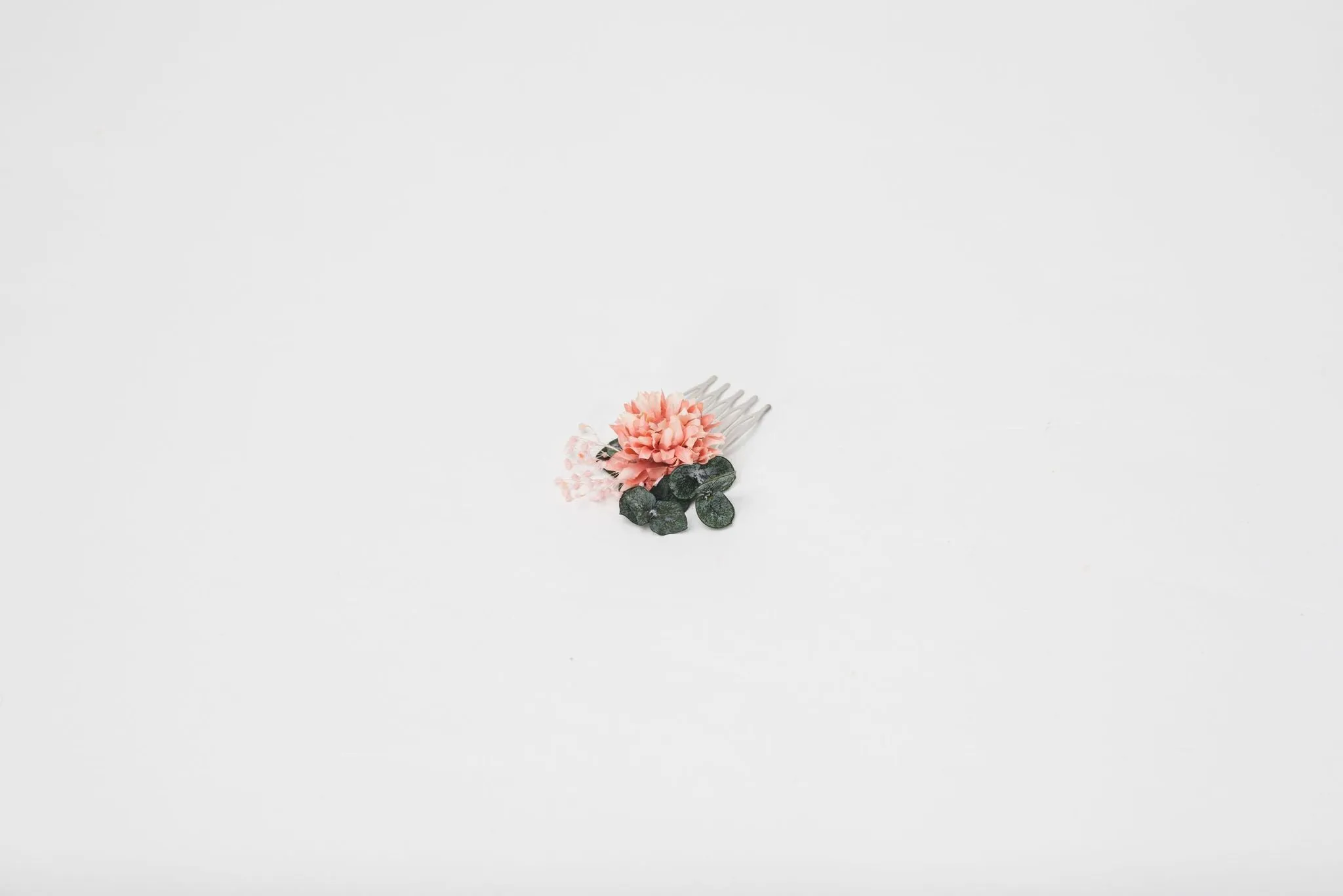 Peach and green mini flower comb Peach wedding Flower hair comb for bride Bridesmaid gift Apricot wedding 2021 Magaela Small bridesmaid comb