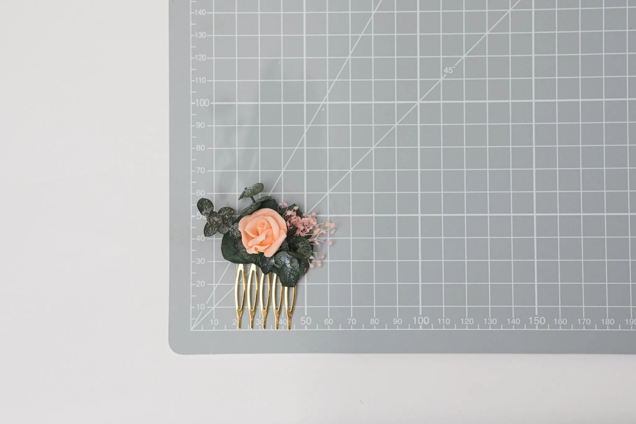 Peach and green mini flower comb Peach wedding Flower hair comb for bride Bridesmaid gift Apricot wedding 2021 Magaela Small bridesmaid comb