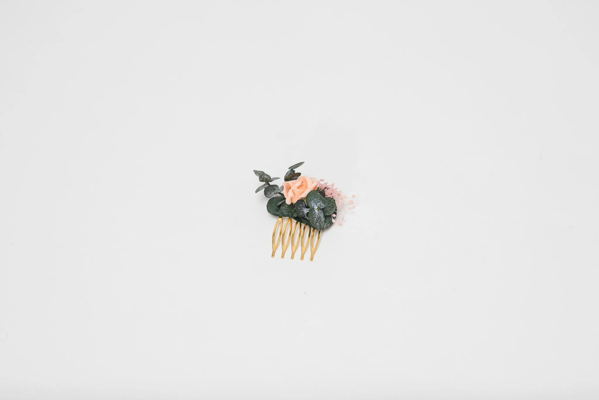 Peach and green mini flower comb Peach wedding Flower hair comb for bride Bridesmaid gift Apricot wedding 2021 Magaela Small bridesmaid comb