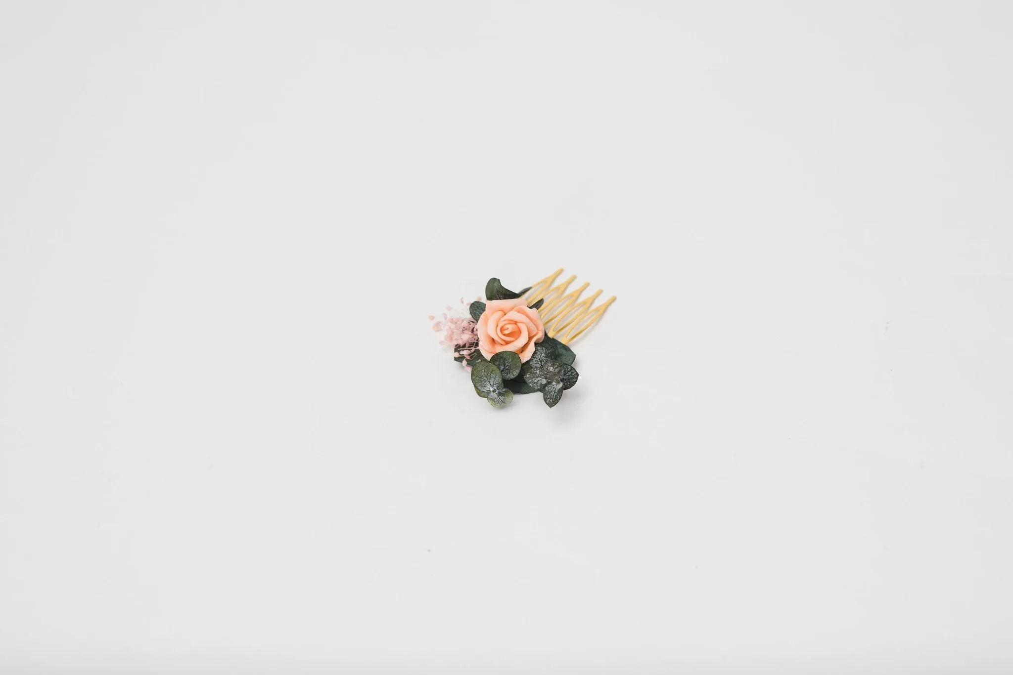 Peach and green mini flower comb Peach wedding Flower hair comb for bride Bridesmaid gift Apricot wedding 2021 Magaela Small bridesmaid comb