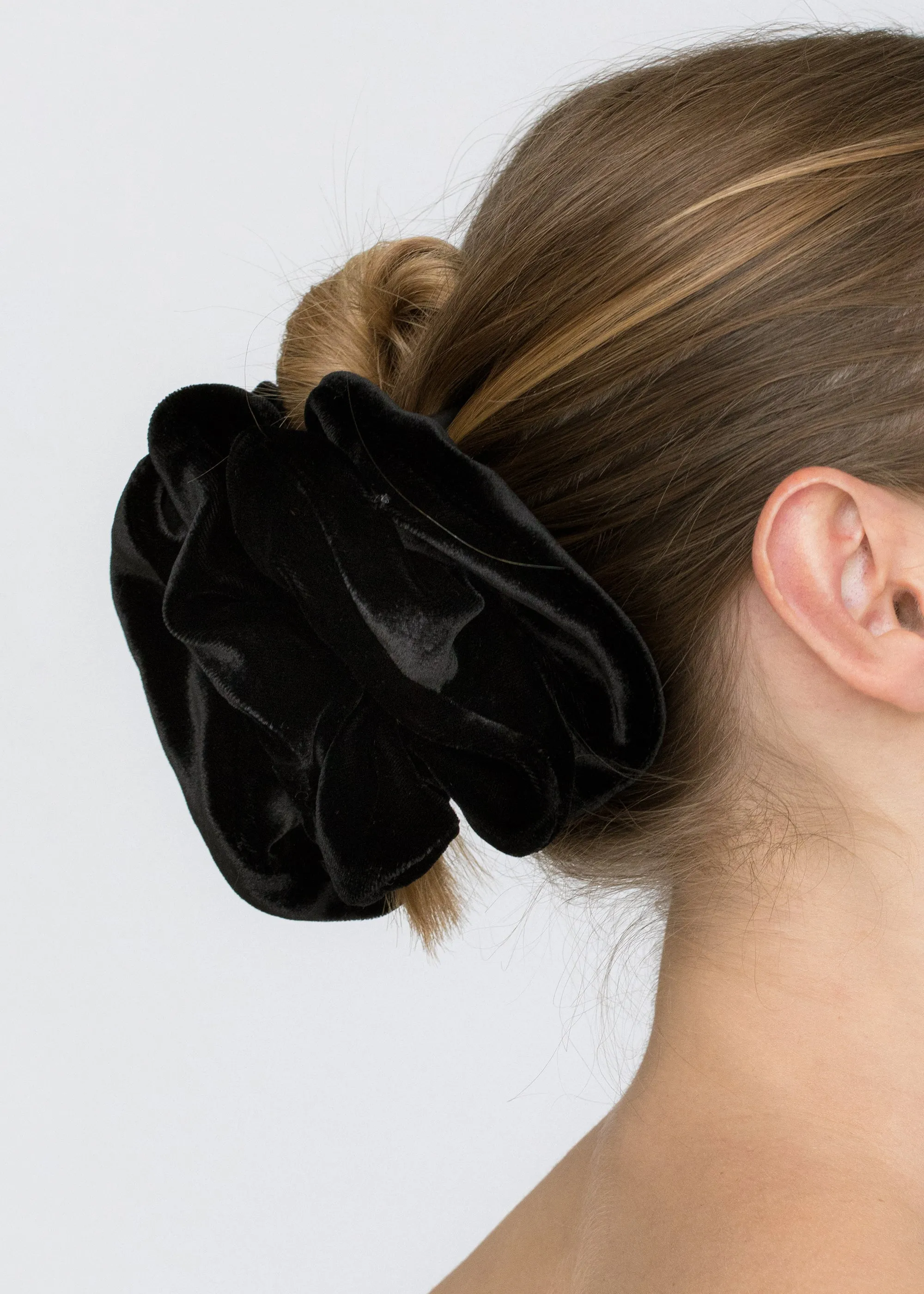 Velvet Marion Jaw Clip -- Black