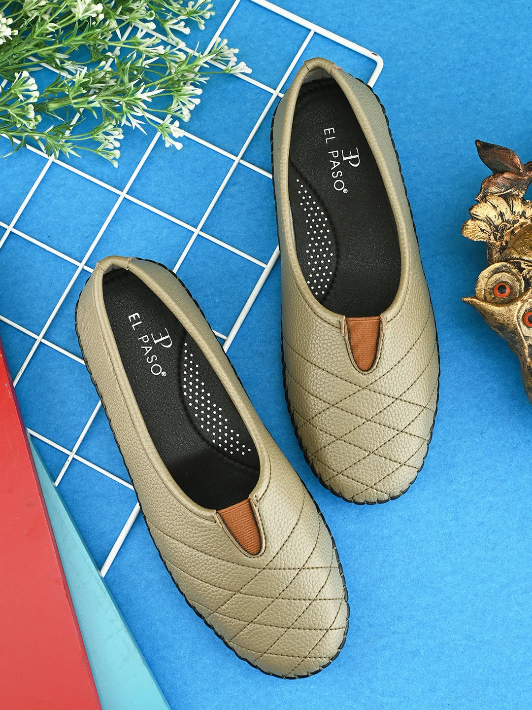 Women Solid Ballerinas with Bows Flats